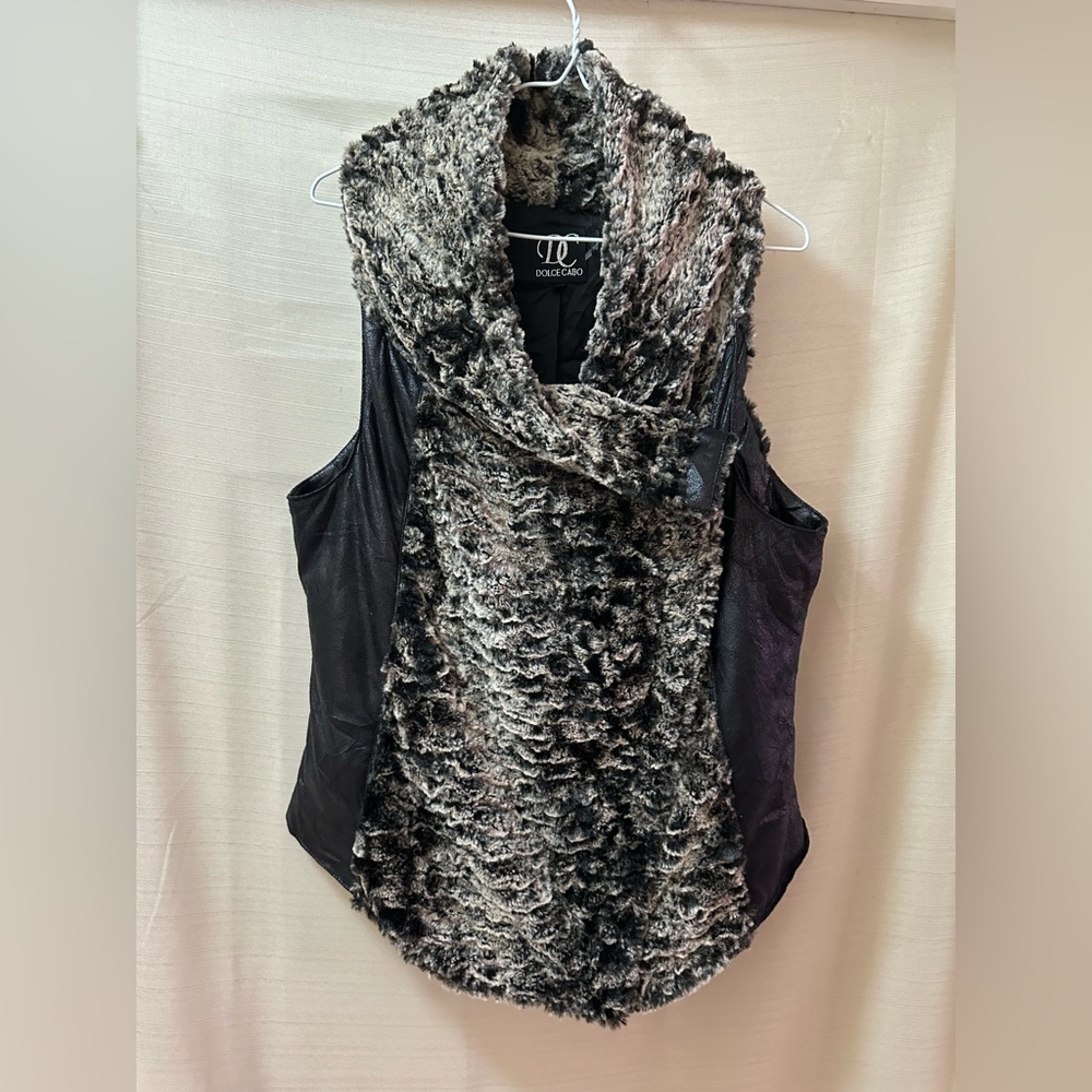Dolce Cabo Faux Fur Vest – Women’s Medium – Y2K Style Zip Up or Open Front